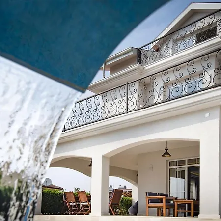 Villa Laguna