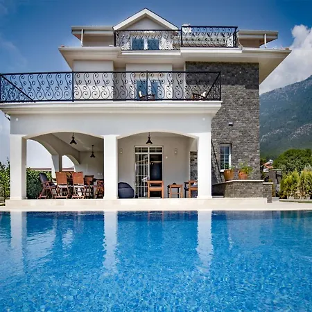 Villa Laguna *